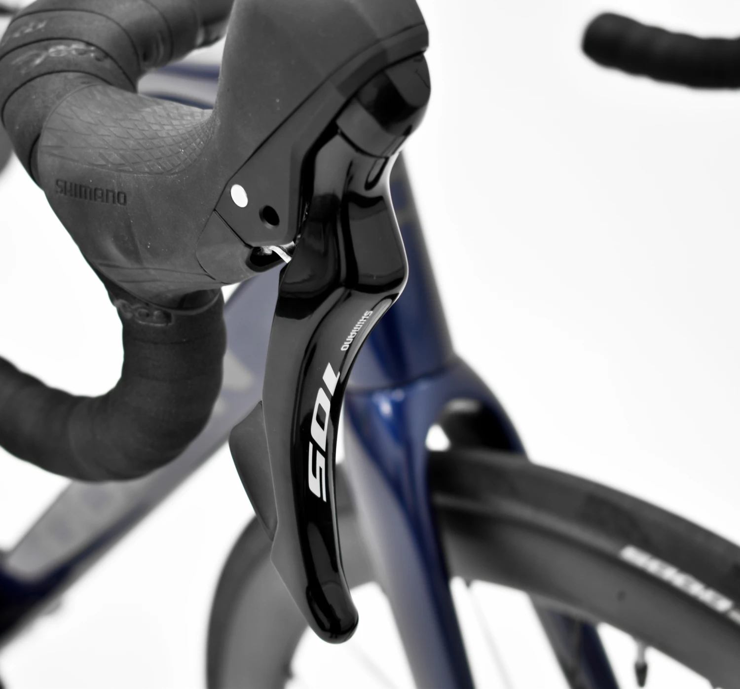 Dolan Tuono Carbon Disc Road Bike - Shimano-12s-105 R7120 5 Dolan Tuono Carbon Disc Road Bike - Shimano-12s-105 R7120 - Image 5